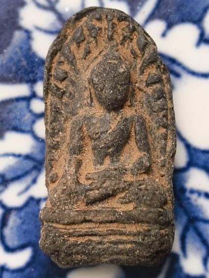 พระรอดลำพูนเนื้อดำค่ะ