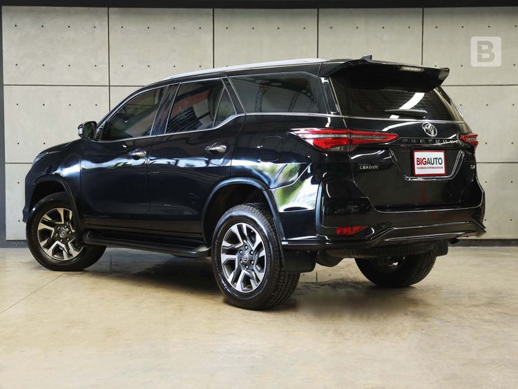 Toyota Fortuner 2022 2.4 Leader V 4WD Utility-car ดีเซล ไม่ติดแก๊ส เกียร์อัตโนมัติ ดำ รูปที่ 4