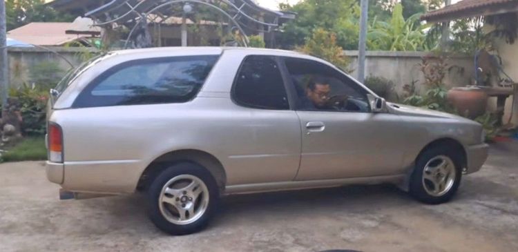 รถ Nissan NV 1.6 Queen Cab LXT สี บรอนซ์ทอง