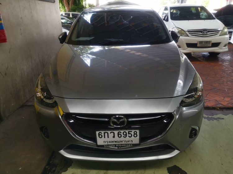 Mazda Mazda 2 2017 1.3 High Plus Sedan เบนซิน ไม่ติดแก๊ส เกียร์อัตโนมัติ เทา รูปที่ 2