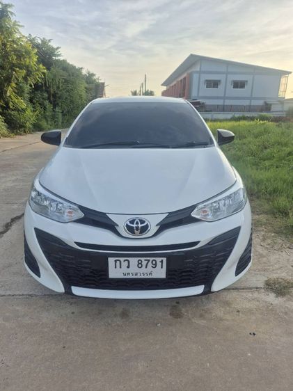 รถ Toyota Yaris 1.2 J Eco สี ขาว