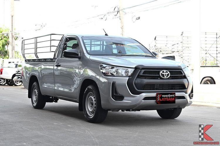 Toyota Hilux Revo 2022 2.4 Entry Pickup ดีเซล ไม่ติดแก๊ส เกียร์ธรรมดา บรอนซ์เงิน