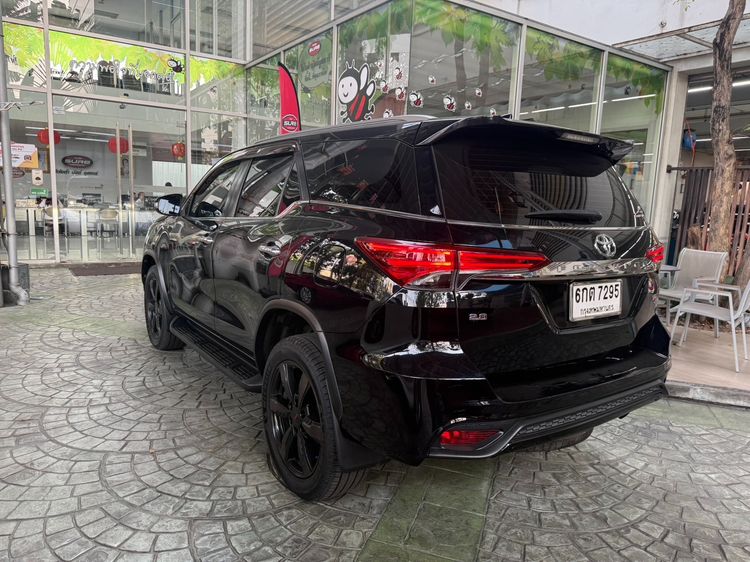 Toyota Fortuner 2017 2.8 V TRD Sportivo Utility-car ดีเซล ไม่ติดแก๊ส เกียร์อัตโนมัติ ดำ รูปที่ 4
