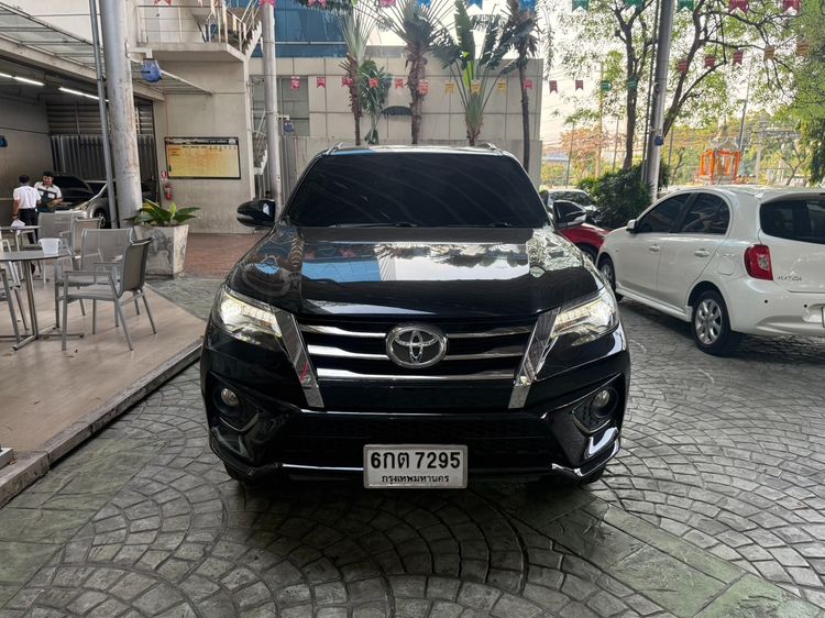 Toyota Fortuner 2017 2.8 V TRD Sportivo Utility-car ดีเซล ไม่ติดแก๊ส เกียร์อัตโนมัติ ดำ รูปที่ 3