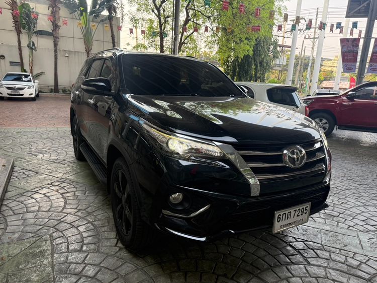 Toyota Fortuner 2017 2.8 V TRD Sportivo Utility-car ดีเซล ไม่ติดแก๊ส เกียร์อัตโนมัติ ดำ