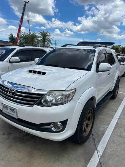 Toyota Fortuner 2015 2.5 V Utility-car ดีเซล ไม่ติดแก๊ส เกียร์อัตโนมัติ ขาว