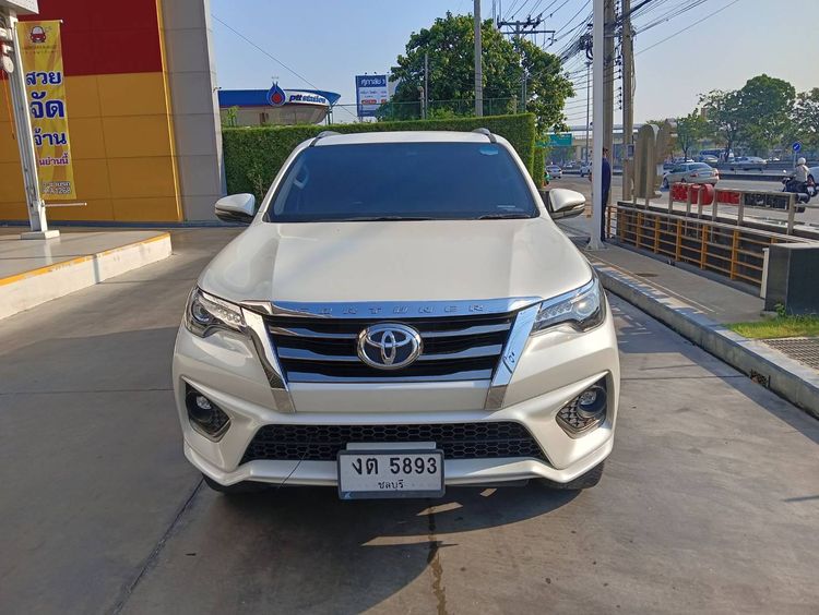 Toyota Fortuner 2017 2.8 V TRD Sportivo Utility-car ดีเซล ไม่ติดแก๊ส เกียร์อัตโนมัติ ขาว รูปที่ 3