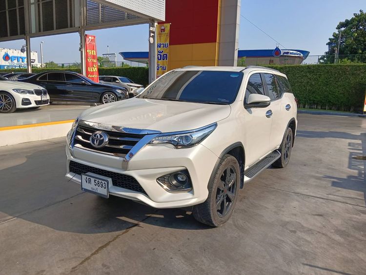 Toyota Fortuner 2017 2.8 V TRD Sportivo Utility-car ดีเซล ไม่ติดแก๊ส เกียร์อัตโนมัติ ขาว รูปที่ 2