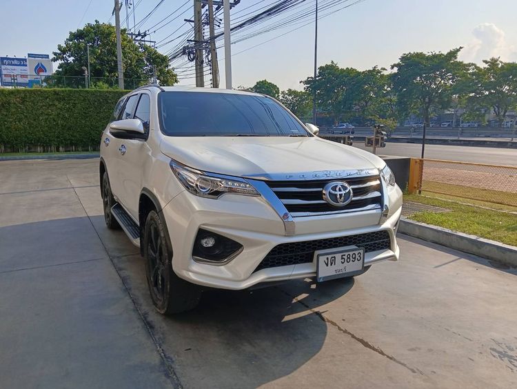 Toyota Fortuner 2017 2.8 V TRD Sportivo Utility-car ดีเซล ไม่ติดแก๊ส เกียร์อัตโนมัติ ขาว