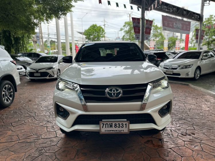 Toyota Fortuner 2018 2.8 V TRD Sportivo Black Top Utility-car ดีเซล ไม่ติดแก๊ส เกียร์อัตโนมัติ ขาว รูปที่ 3