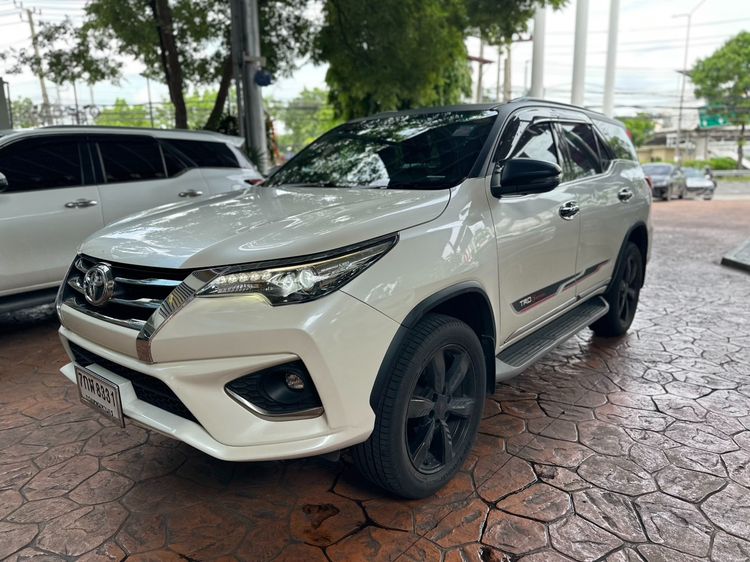 Toyota Fortuner 2018 2.8 V TRD Sportivo Black Top Utility-car ดีเซล ไม่ติดแก๊ส เกียร์อัตโนมัติ ขาว รูปที่ 2