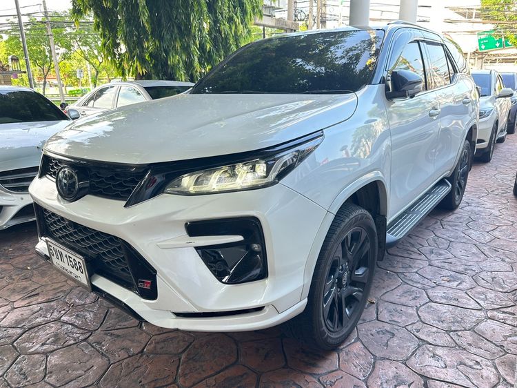 Toyota Fortuner 2023 2.8 GR Sport 4WD Utility-car ดีเซล ไม่ติดแก๊ส เกียร์อัตโนมัติ ขาว รูปที่ 2