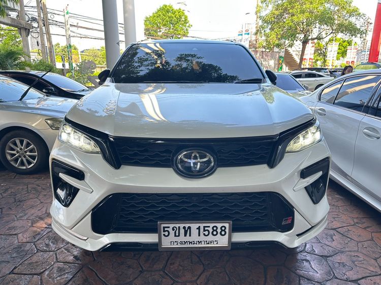 Toyota Fortuner 2023 2.8 GR Sport 4WD Utility-car ดีเซล ไม่ติดแก๊ส เกียร์อัตโนมัติ ขาว รูปที่ 3