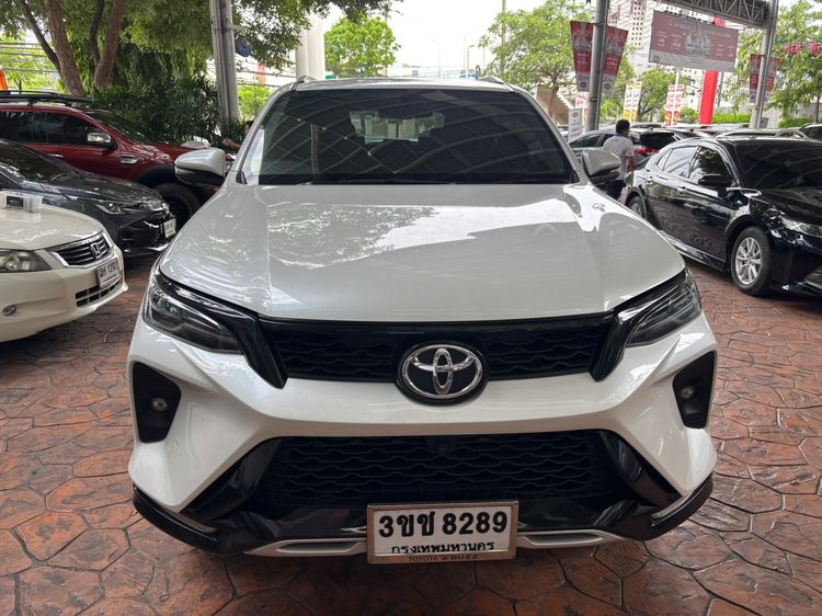 Toyota Fortuner 2022 2.4 Leader V Utility-car ดีเซล ไม่ติดแก๊ส เกียร์อัตโนมัติ ขาว รูปที่ 3