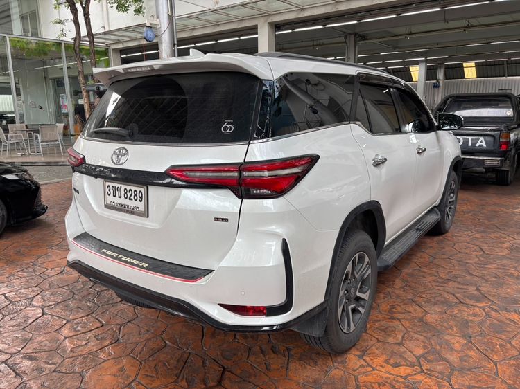 Toyota Fortuner 2022 2.4 Leader V Utility-car ดีเซล ไม่ติดแก๊ส เกียร์อัตโนมัติ ขาว รูปที่ 4