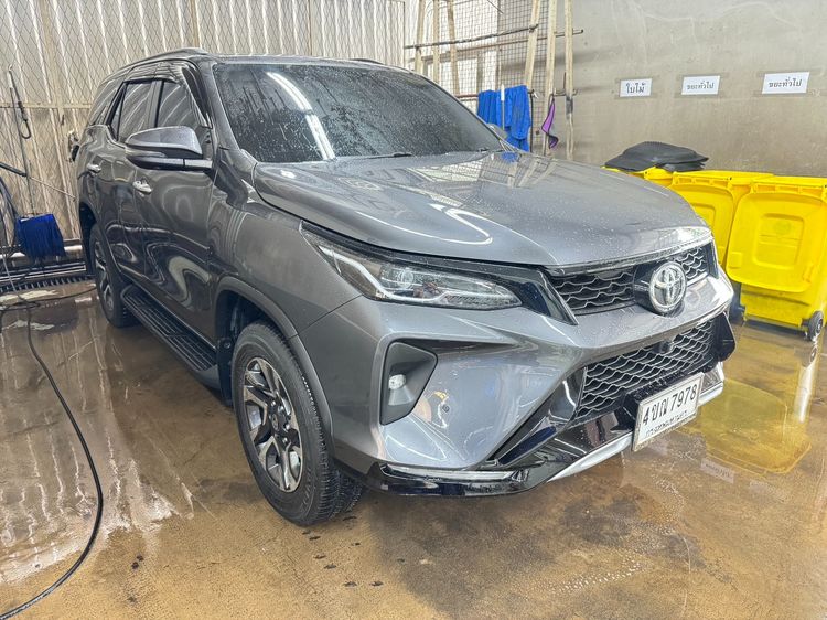 Toyota Fortuner 2023 2.4 Leader V Utility-car ดีเซล ไม่ติดแก๊ส เกียร์อัตโนมัติ เทา รูปที่ 2