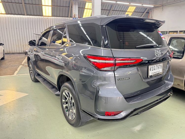 Toyota Fortuner 2023 2.4 Leader V Utility-car ดีเซล ไม่ติดแก๊ส เกียร์อัตโนมัติ เทา รูปที่ 4