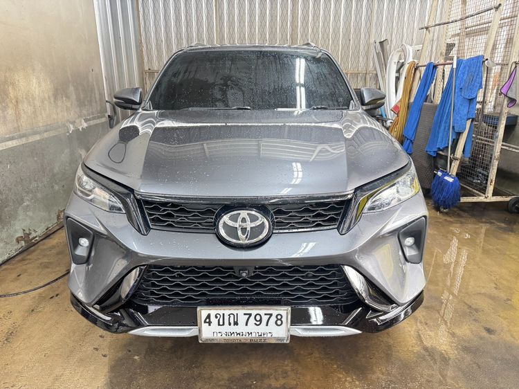 Toyota Fortuner 2023 2.4 Leader V Utility-car ดีเซล ไม่ติดแก๊ส เกียร์อัตโนมัติ เทา รูปที่ 3