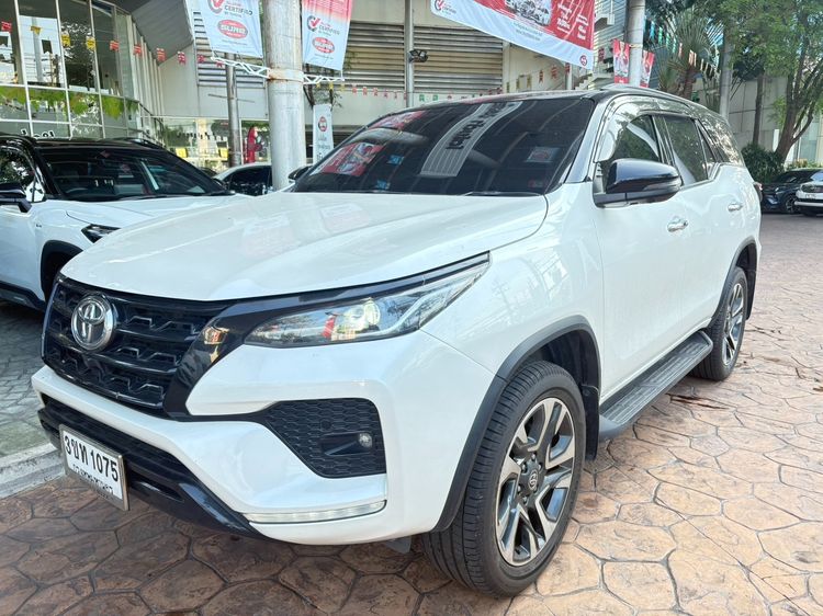 Toyota Fortuner 2022 2.4 Commander Utility-car ดีเซล ไม่ติดแก๊ส เกียร์อัตโนมัติ ขาว รูปที่ 2