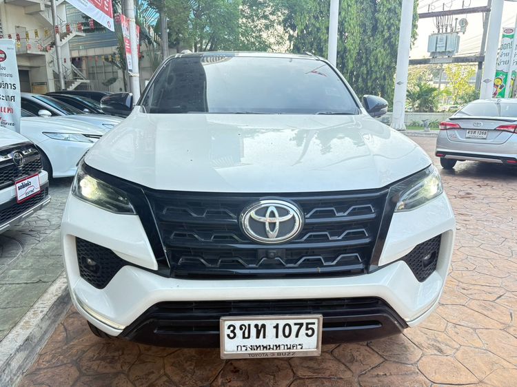 Toyota Fortuner 2022 2.4 Commander Utility-car ดีเซล ไม่ติดแก๊ส เกียร์อัตโนมัติ ขาว รูปที่ 3