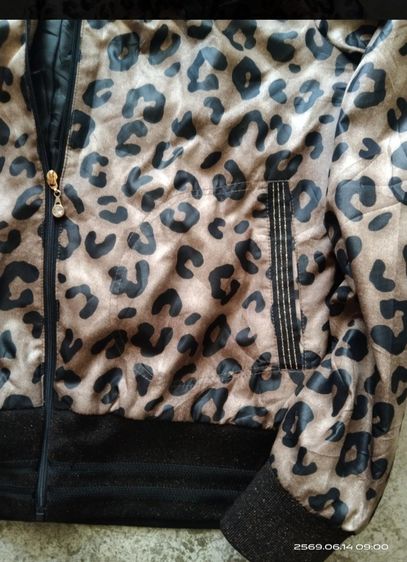 เสื้อแจ็คเก็ตลายเสือดาวสีน้ำตาลดำผู้หญิง รูปที่ 5