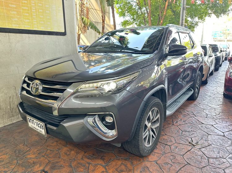 Toyota Fortuner 2019 2.4 V Utility-car ดีเซล ไม่ติดแก๊ส เกียร์อัตโนมัติ เทา รูปที่ 2