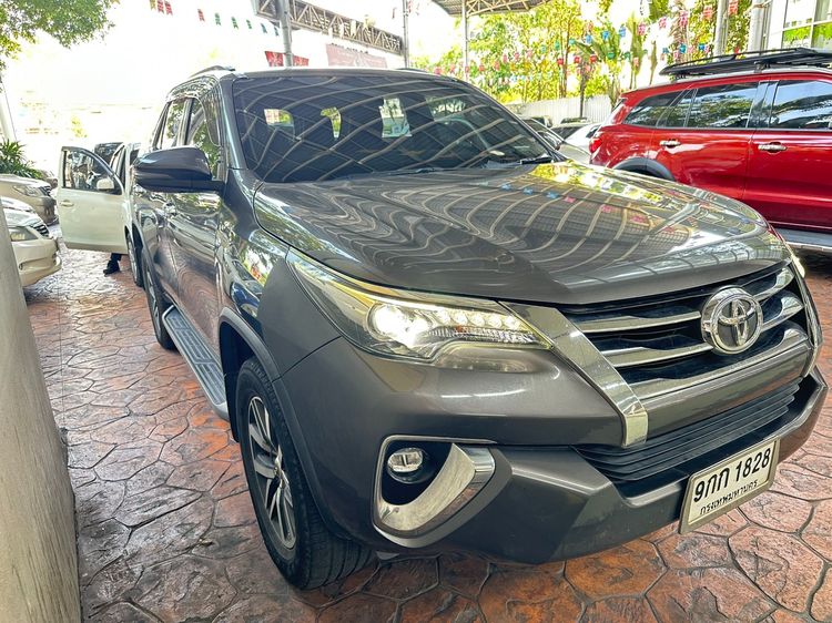 Toyota Fortuner 2019 2.4 V Utility-car ดีเซล ไม่ติดแก๊ส เกียร์อัตโนมัติ เทา