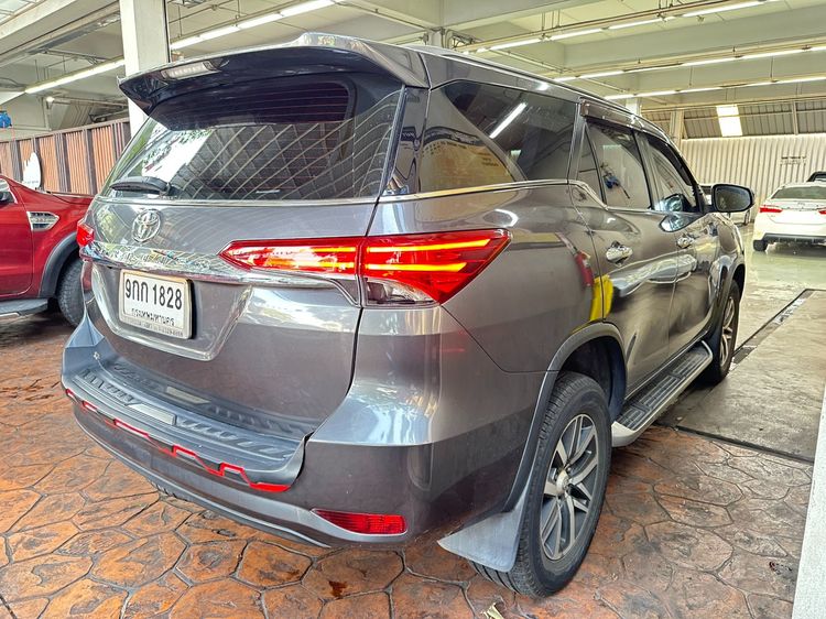 Toyota Fortuner 2019 2.4 V Utility-car ดีเซล ไม่ติดแก๊ส เกียร์อัตโนมัติ เทา รูปที่ 4