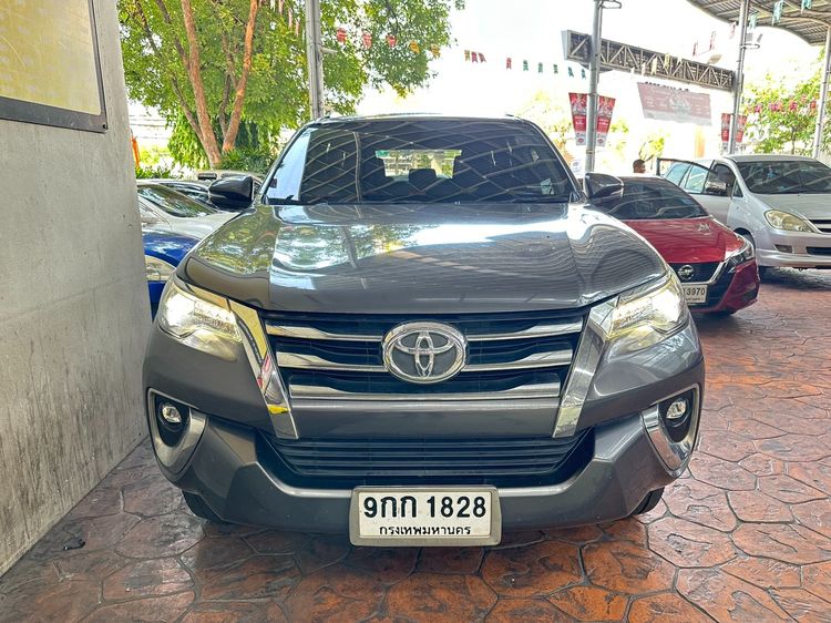 Toyota Fortuner 2019 2.4 V Utility-car ดีเซล ไม่ติดแก๊ส เกียร์อัตโนมัติ เทา รูปที่ 3