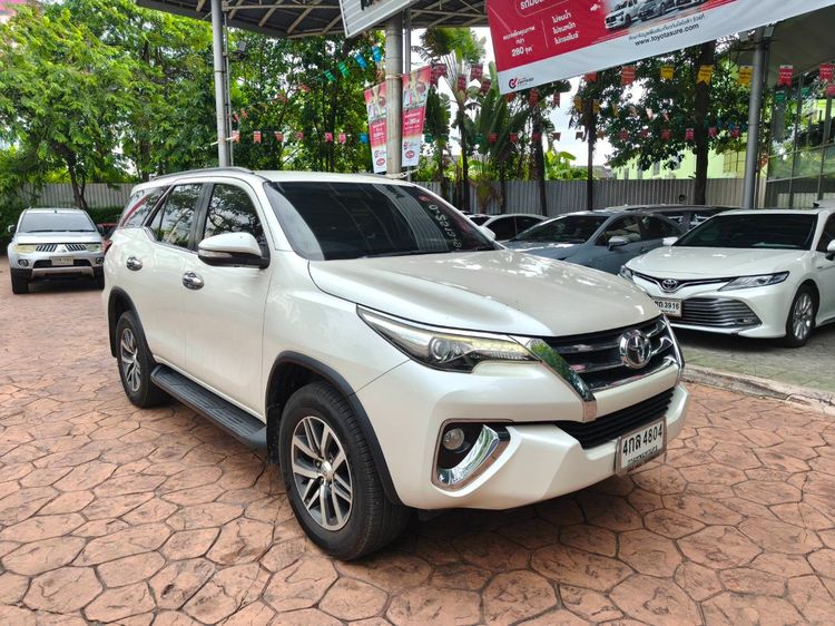 Toyota Fortuner 2015 2.4 V Utility-car ดีเซล ไม่ติดแก๊ส เกียร์อัตโนมัติ ขาว