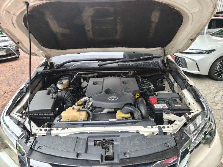 Toyota Fortuner 2015 2.4 V Utility-car ดีเซล ไม่ติดแก๊ส เกียร์อัตโนมัติ ขาว รูปที่ 2