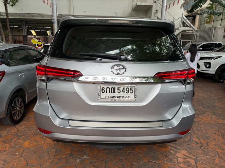 Toyota Fortuner 2017 2.4 V Utility-car ดีเซล ไม่ติดแก๊ส เกียร์อัตโนมัติ เทา รูปที่ 4
