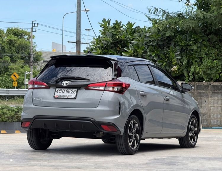 Toyota Yaris 2023 1.2 Premium S Sedan เบนซิน ไม่ติดแก๊ส เกียร์อัตโนมัติ เทา รูปที่ 4