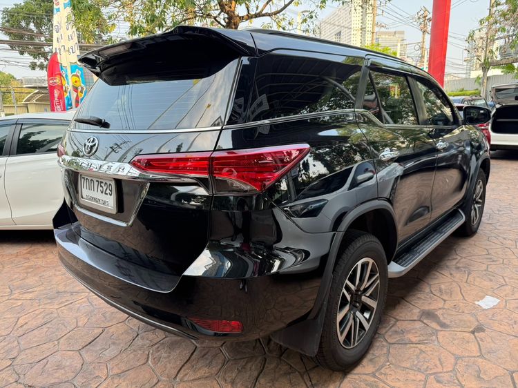 Toyota Fortuner 2017 2.4 V Utility-car ดีเซล ไม่ติดแก๊ส เกียร์อัตโนมัติ ดำ รูปที่ 4
