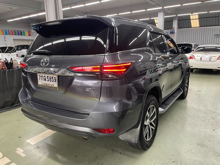 Toyota Fortuner 2017 2.4 V 4WD Utility-car ดีเซล ไม่ติดแก๊ส เกียร์อัตโนมัติ เทา รูปที่ 4