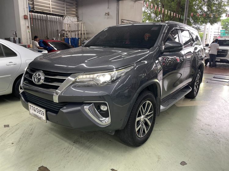 Toyota Fortuner 2017 2.4 V 4WD Utility-car ดีเซล ไม่ติดแก๊ส เกียร์อัตโนมัติ เทา รูปที่ 2