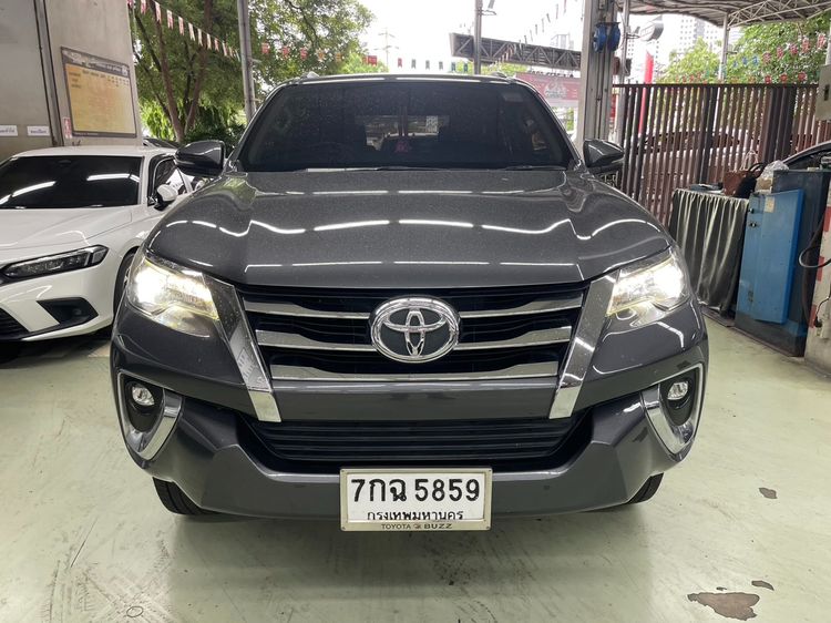 Toyota Fortuner 2017 2.4 V 4WD Utility-car ดีเซล ไม่ติดแก๊ส เกียร์อัตโนมัติ เทา รูปที่ 3
