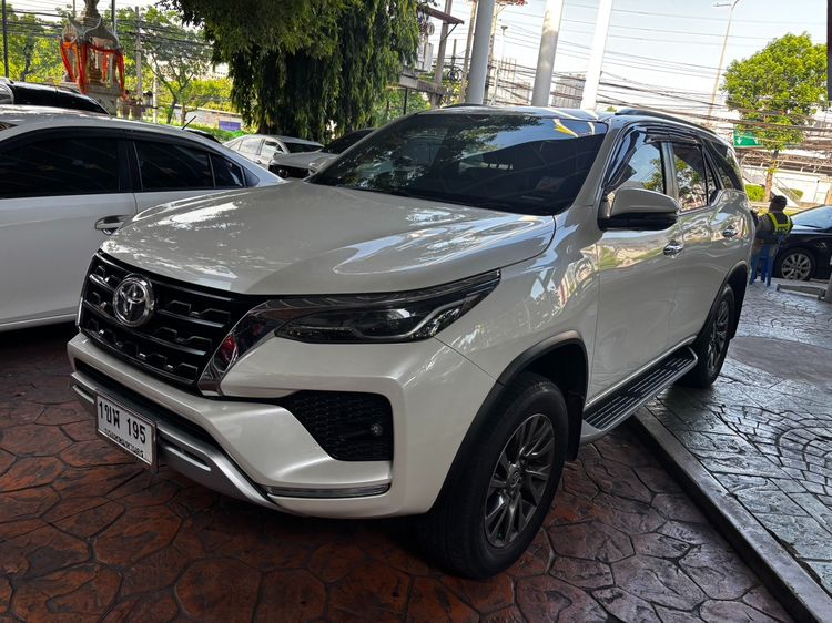 Toyota Fortuner 2020 2.4 V 4WD Utility-car ดีเซล ไม่ติดแก๊ส เกียร์อัตโนมัติ ขาว รูปที่ 2