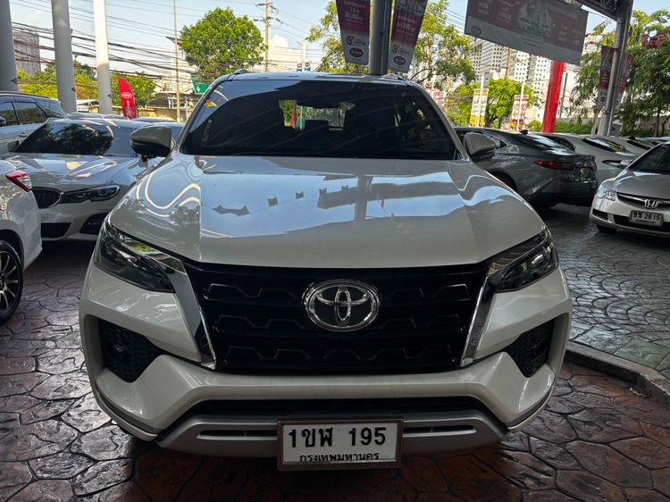 Toyota Fortuner 2020 2.4 V 4WD Utility-car ดีเซล ไม่ติดแก๊ส เกียร์อัตโนมัติ ขาว รูปที่ 3