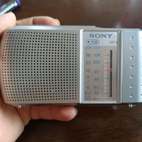 Sony รุ่น ICF-9 