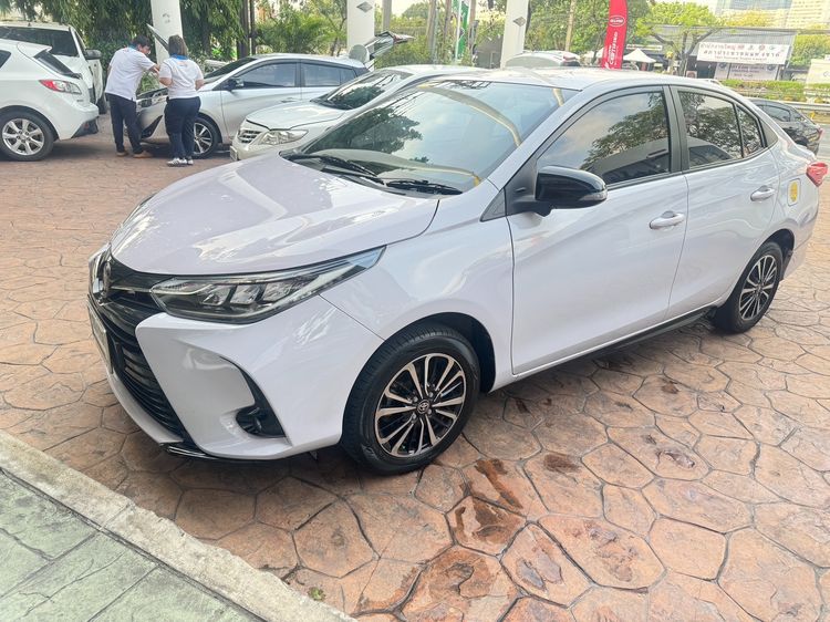 Toyota Yaris ATIV 2021 1.2 Sport Play Limited Edition Sedan เบนซิน ไม่ติดแก๊ส เกียร์อัตโนมัติ ขาว รูปที่ 3
