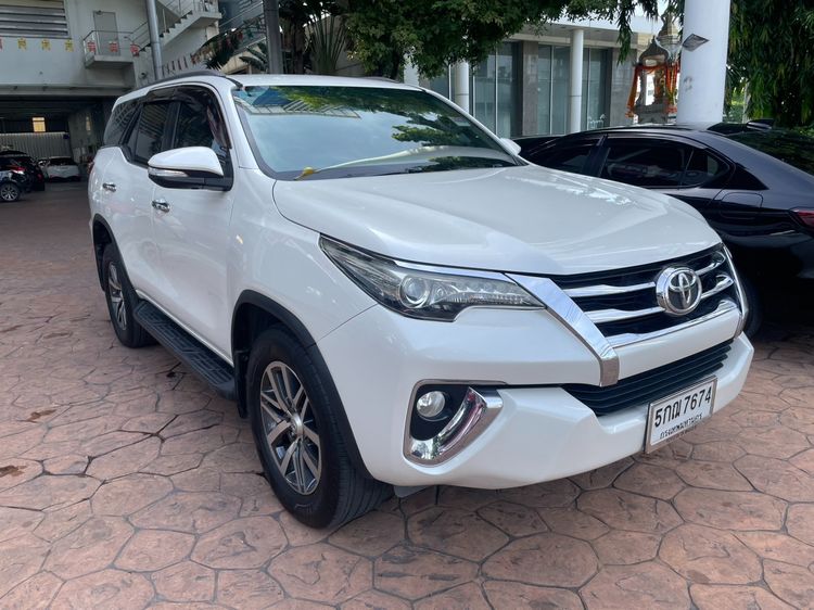Toyota Fortuner 2015 2.8 V Utility-car ดีเซล ไม่ติดแก๊ส เกียร์อัตโนมัติ ขาว
