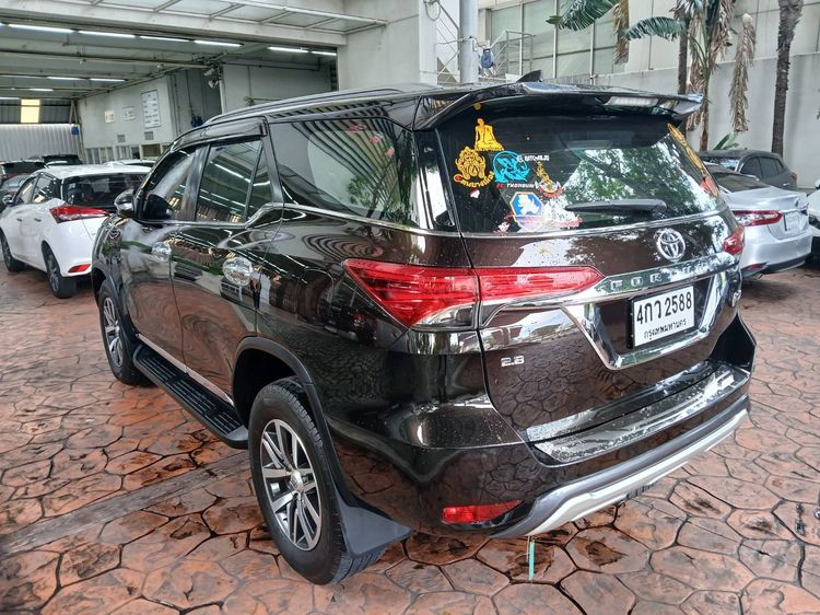 Toyota Fortuner 2015 2.8 V 4WD Utility-car ดีเซล ไม่ติดแก๊ส เกียร์อัตโนมัติ ดำ รูปที่ 4