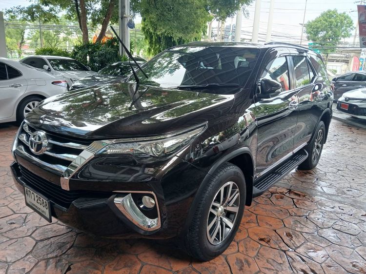 Toyota Fortuner 2015 2.8 V 4WD Utility-car ดีเซล ไม่ติดแก๊ส เกียร์อัตโนมัติ ดำ รูปที่ 2