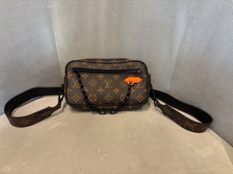 กระเป๋าสะพาย LV 
