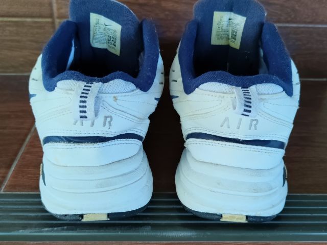 ขาว Nike Air Monarch IV