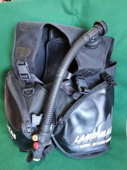 ไม่ระบุ ว่ายน้ำและกีฬาทางน้ำ อื่นๆ ขอขายเสื้อดำน้ำ BCD ยี่ห้อ SAS รุ่น Landmark scuba diving gear ไซส์ L สีดำสภาพยังใช้ได้ดีเป่าลมได้ไม่รั่วทุกอย่างยังดี