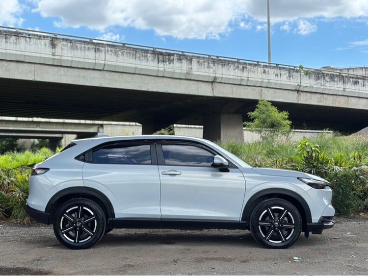 Honda HR-V 2023 1.5 e:HEV E Utility-car ปลั๊กอินไฮบริด (PHEV) ไม่ติดแก๊ส เกียร์อัตโนมัติ ขาว รูปที่ 4