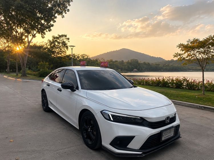 รถ Honda Civic 1.5 Turbo RS สี ขาว