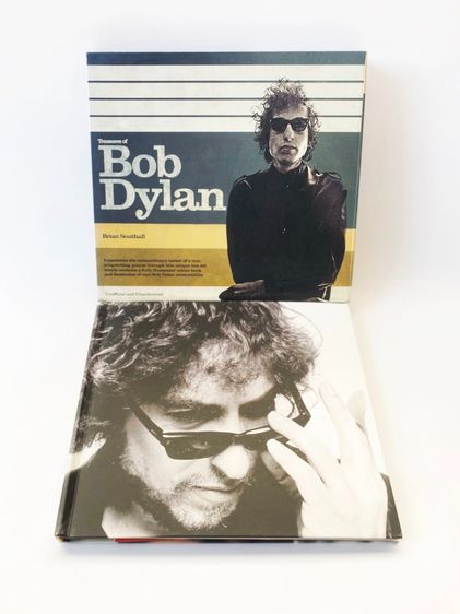บันเทิงและท่องเที่ยว หนังสือ Treasures of Bob Dylan หนังสือเก่าหายาก